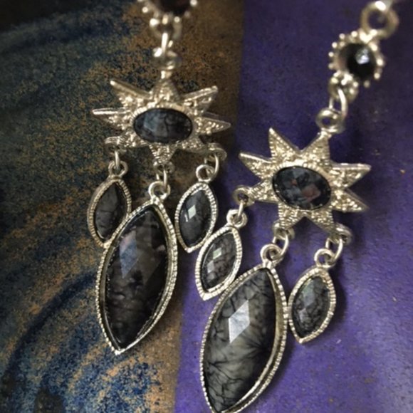 Beautiful, NWOT, Flower/Star, Dangling , Earrings - Picture 3 of 4